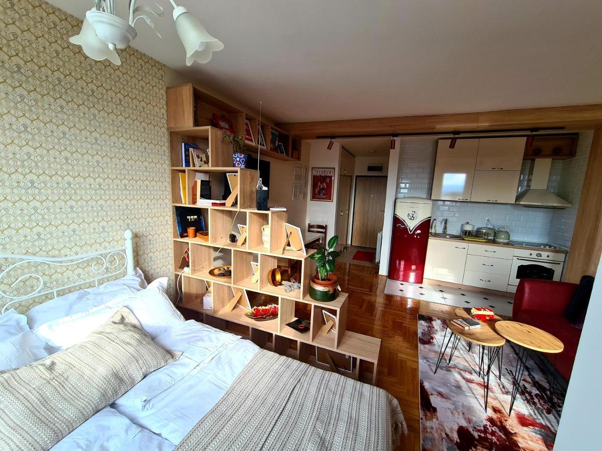 Lilly Dream Home Apartment Retro Back To 60S And 70S ซาราเยโว ภายนอก รูปภาพ